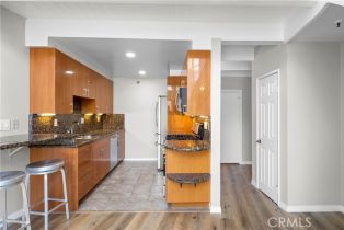 Condominium, 565 Esplanade, Redondo Beach, CA 90277 - 8