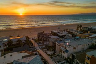 Single Family Residence, 125 3rd st, Manhattan Beach, CA 90266 - 3