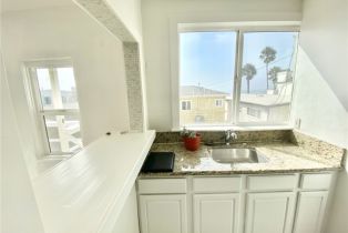 , 4209 The Strand, Manhattan Beach, CA 90266 - 7