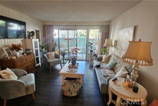 Condominium, 5700 Etiwanda AVE, Tarzana, CA  Tarzana, CA 91356