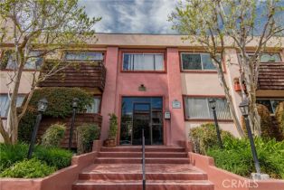 Condominium, 5403 Newcastle AVE, Encino, CA  Encino, CA 91316