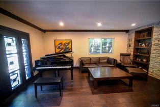 Single Family Residence, 4410 Mammoth ave, Sherman Oaks, CA 91423 - 4