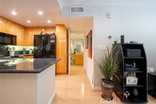 Condominium, 22100 Burbank blvd, Woodland Hills, CA 91367 - 5