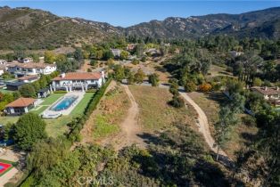 , 2025 DELPHINE ln, Calabasas, CA 91302 - 13