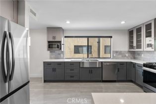 Condominium, 18417 Collins st, Tarzana, CA 91356 - 18