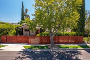 Single Family Residence, 23726 Oxnard st, Woodland Hills, CA 91367 - 3