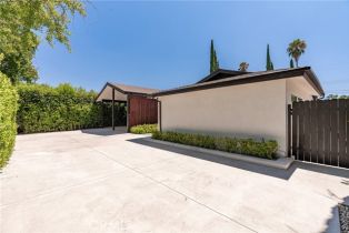 Single Family Residence, 23726 Oxnard st, Woodland Hills, CA 91367 - 6