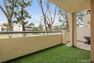 Condominium, 21400 Burbank blvd, Woodland Hills, CA 91367 - 21