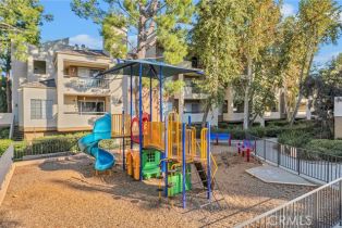 Condominium, 21550 Burbank blvd, Woodland Hills, CA 91367 - 21