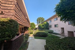 Condominium, 5403 Newcastle AVE, Encino, CA  Encino, CA 91316