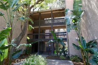 Condominium, 22100 Burbank BLVD, Woodland Hills, CA  Woodland Hills, CA 91367