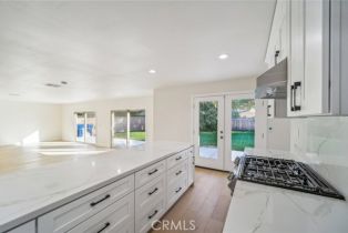 Single Family Residence, 22548 Victory blvd, Woodland Hills, CA 91367 - 13