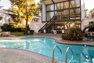 Condominium, 18645 Hatteras st, Tarzana, CA 91356 - 18