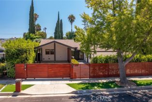 Single Family Residence, 23726 Oxnard st, Woodland Hills, CA 91367 - 3