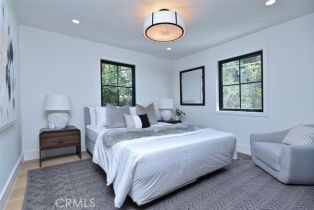 Single Family Residence, 13327 Cheltenham dr, Sherman Oaks, CA 91423 - 45