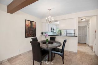 Townhouse, 5760 Owensmouth ave, Woodland Hills, CA 91367 - 5