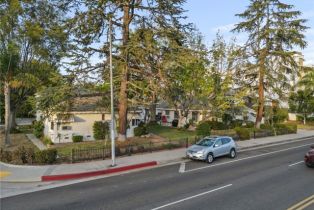 , 11613 Moorpark st, Studio City, CA 91602 - 4