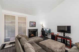 Condominium, 6121 Shoup ave, Woodland Hills, CA 91367 - 4