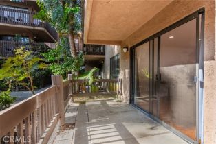 Condominium, 22100 Burbank blvd, Woodland Hills, CA 91367 - 14