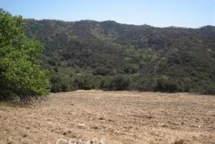 , 22800 Mulholland, Calabasas, CA 91302 - 6