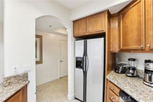 Condominium, 14343 Burbank blvd, Sherman Oaks, CA 91401 - 5