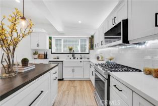 Single Family Residence, 5808 Ostrom ave, Encino, CA 91316 - 9