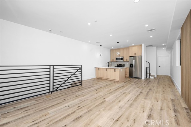 Townhouse, 14523 Weddington st, Sherman Oaks, CA 91411 - 1