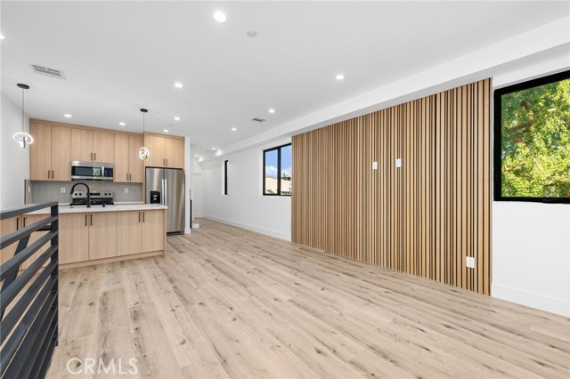 Townhouse, 14525 Weddington st, Sherman Oaks, CA 91411 - 1