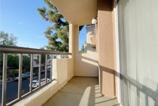 Condominium, 21520 Burbank blvd, Woodland Hills, CA 91367 - 21